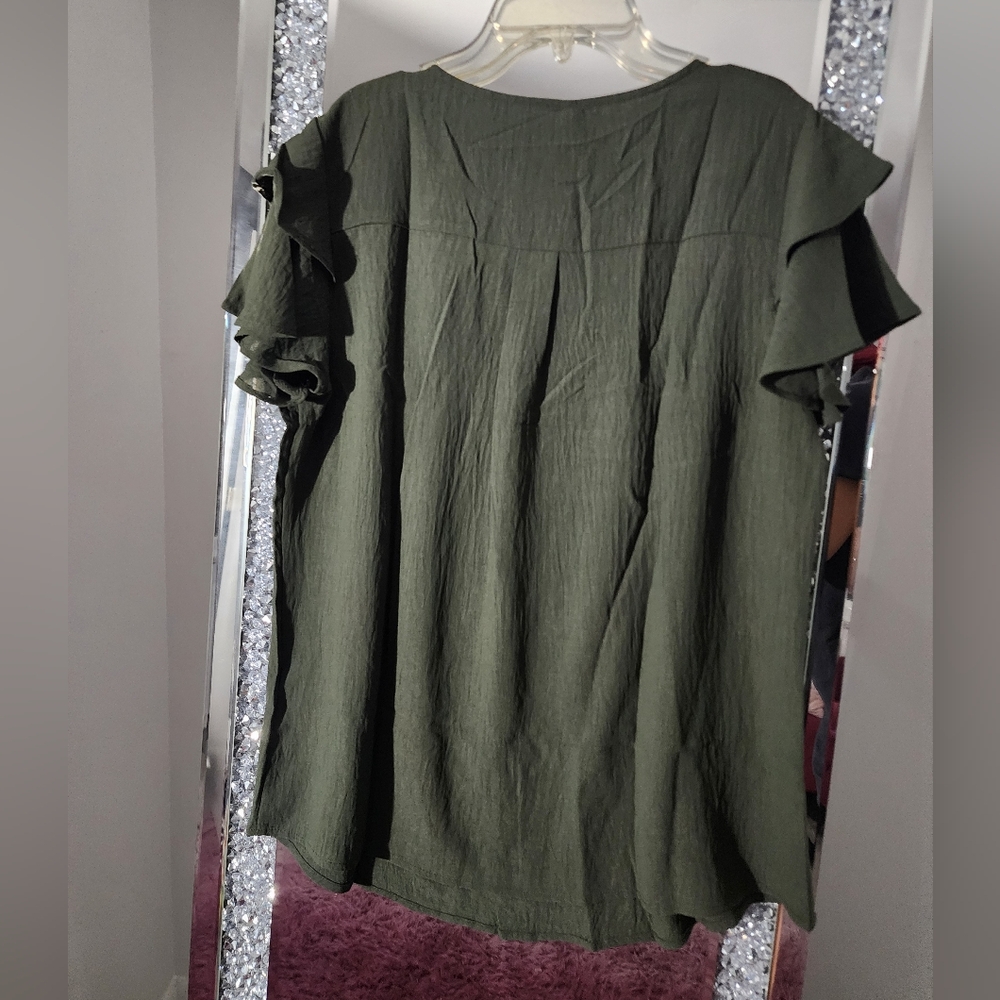 Elegant Black and Green Ruffle Sleeve Tops - Picture 10 of 11